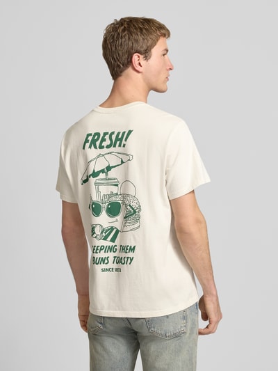 Levi's® T-shirt o kroju relaxed fit z czystej bawełny Złamany biały 5