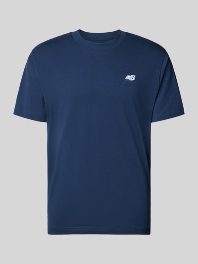 Produktfoto, T-Shirt mit Logo und Rundhalsausschnitt von New Balance in Dunkelblau aus Reine Baumwolle, Regular-Fit, dezente Textur