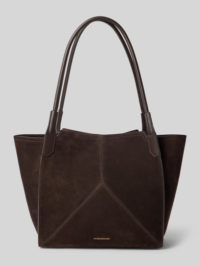 Produktfoto, Shopper aus echtem Leder von Victoria Beckham in Dunkelbraun, glatte Struktur, goldfarbenes Label, schmale Schulterriemen, Magnetverschluss, Hauptfach mit Steckfach innen, Maße ca. 51x31x18 cm