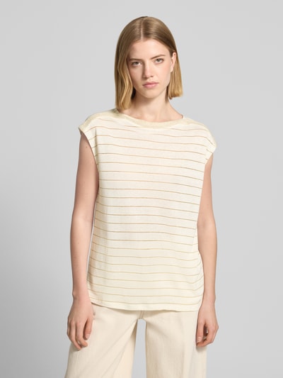 Frauenmodel trägt Regular Fit T-Shirt mit Leinen-Anteil von s.Oliver BLACK LABEL, cremefarben mit Allover-Muster, Jersey, Ganzkörperansicht von vorne.