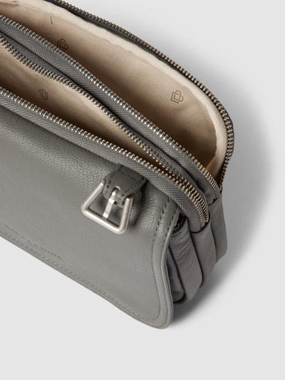 LIEBESKIND BERLIN Crossbody Bag mit Label-Detail Dunkelgrau 5