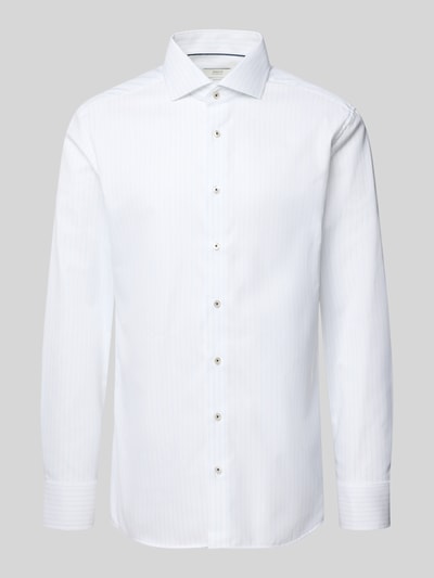 Produktfoto, weißes Slim Fit Business-Hemd mit Kentkragen von ETERNA, reine Baumwolle, durchgehende Knopfleiste, Langarm, dezente Struktur