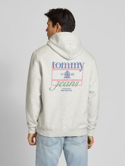 Tommy Jeans Regular fit hoodie van katoenmix Lichtgrijs gemêleerd - 5
