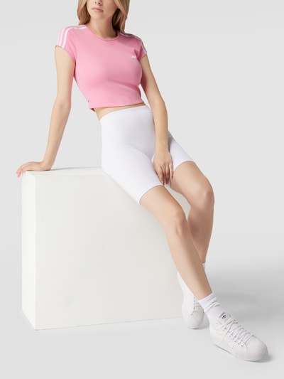 adidas Originals Cropped T-Shirt mit Galonstreifen Modell 'CROPPED' Pink 1