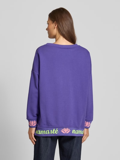 miss goodlife Bluza o kroju relaxed fit z dekoltem w serek Fioletowy 5