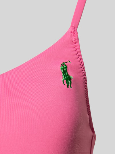Frauenmodel trägt Bikini-Oberteil mit Logo-Stitching von Polo Ralph Lauren in Optik: Unifarben, Trägerform: Spaghettiträger, Gefüttert, Herzförmig, Ohne Bügel, Herausnehmbar, ohne Verschluss, Nahaufnahme Oberkörper.