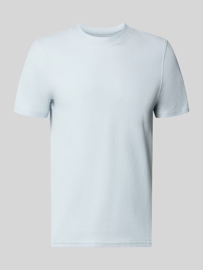 Produktfoto, hellblaues T-Shirt mit Rundhalsausschnitt von MCNEAL aus reiner Baumwolle, Slim Fit, glatte Textur, Rückenlänge 68 cm.