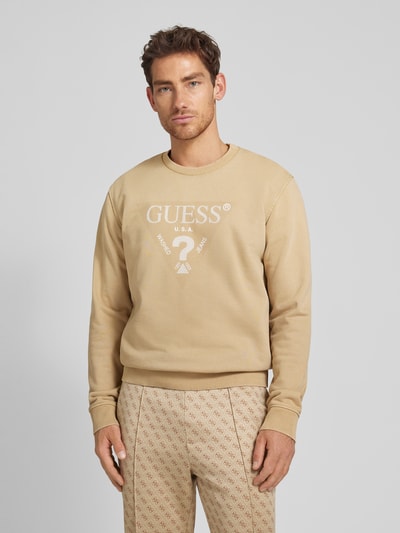 Guess Bluza z nadrukiem z logo model ‘TREATED’ Ziemisty brązowy 4