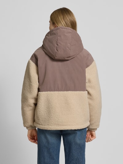 Mazine Regular Fit Jacke mit Kunstfellbesatz Modell 'Blocking' Schlamm 5