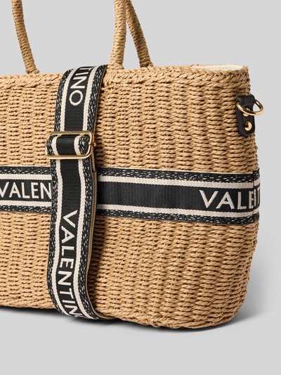 Produktfoto, Handtasche mit Label-Detail Modell 'BOHO' von VALENTINO BAGS aus Papier, naturfarben, offene Flechtstruktur, schwarzer Schultergurt, goldene Details
