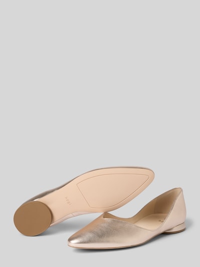 Produktfoto, Ballerinas aus Leder im Metallic-Look von Högl in glänzendem Goldton, spitz zulaufend, flacher 2 cm Absatz, Größe 39, strukturierte Oberfläche, Damenmodell