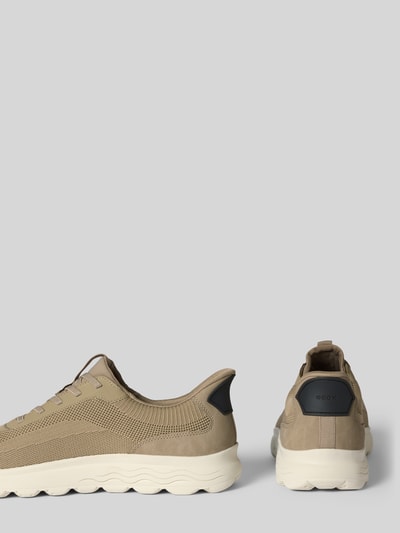 Produktfoto, Slip-on-Sneaker mit profilierter Sohle Modell 'SPHERICA' von Geox in Beige mit abgerundeter Spitze, Schlupfform, Absatzhöhe 5 cm, Schafthöhe 8 cm, Schaftweite 7 cm, weiche Textur und Mesh-Optik