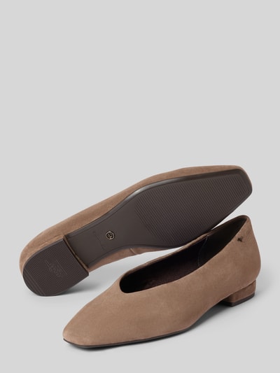 Produktfoto, brauner Ballerina aus echtem Rindsleder von Tamaris mit matter Oberfläche und eckiger Form, Damen Ballerina von Tamaris.