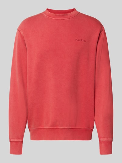 Produktfoto, Sweatshirt mit Label-Stitching und Rundhalsausschnitt van Dickies in rode katoenmix, relaxed fit, comfortabele stof, zonder zichtbare details.
