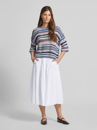Vrouwenmodel draagt midirok met zijritssluiting van Oui van puur katoen in A-lijn, dames midirok, wit, totale lengte 74 cm, bandwijdte 35 cm, geheelvooraanzicht