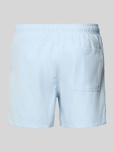 Produktfoto, spodenki kąpielowe model 'MAUI' od Jack & Jones, krój regular fit, elastyczny pas, wyhaftowane logo, tunel, jasnoniebieski, gładka tekstura