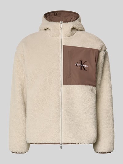 Calvin Klein Jeans Kurtka z polaru o kroju regular fit z kieszenią na piersi model ‘Sherpa’ Złamany biały 2