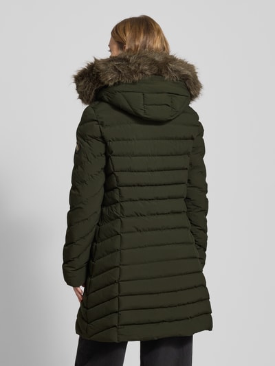 Superdry Płaszcz pikowany o kroju regular fit z obszyciem ze sztucznego futra model ‘Fuji’ Oliwkowy 5