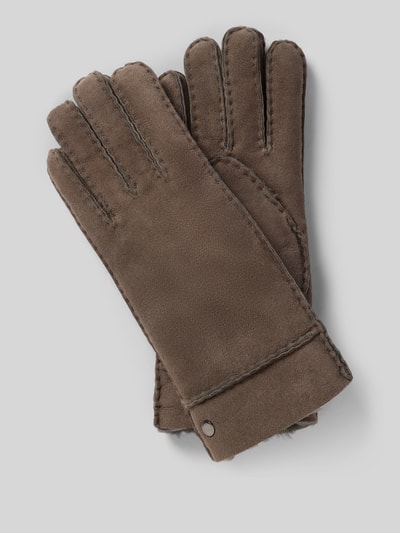 Produktfoto, brauner Lammfellhandschuh aus reinem Lammfell Modell 'Helsinki' von Roeckl, sichtbare Ziernähte, Logo-Detail, weiche Textur