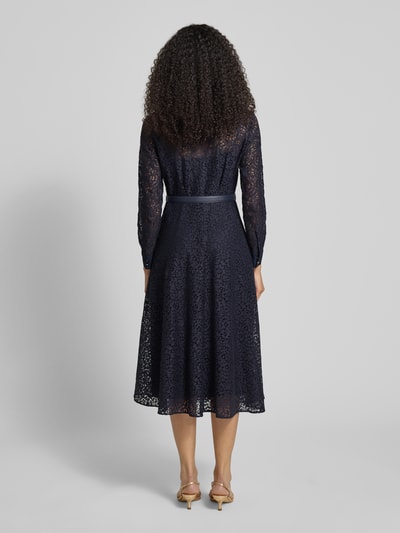 Max Mara Studio Rozkloszowana koszulowa sukienka z koronki alençońskiej model 'MSTRICORDO' Granatowy 5