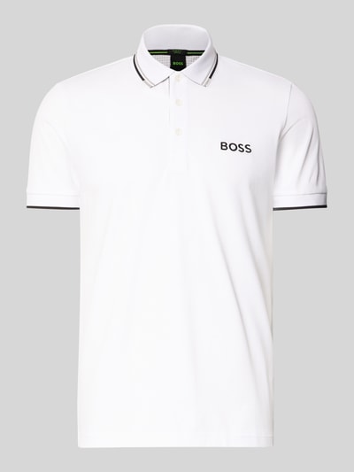 Produktfoto, weißes Regular Fit Poloshirt aus Baumwoll-Mix Modell ''Paddy Pro'' von BOSS Green auf grauem Hintergrund