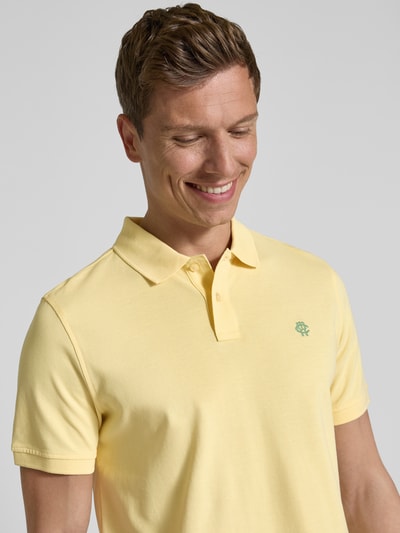 MCNEAL Regular Fit Poloshirt mit Label-Stitching Hellgelb 3