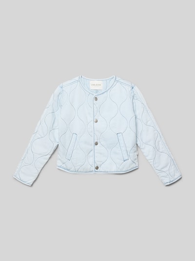 Produktfoto, Regular Fit Jacke in Stepp-Optik Modell 'ALINA' von CARS JEANS, hellblaue Farbe, runde Stepp-Nähte, Rundhalsausschnitt, durchgängige Knopfleiste, Eingrifftaschen, Rückenlänge 45 cm, Schulterbreite 37 cm, Ärmellänge 49 cm, kinder