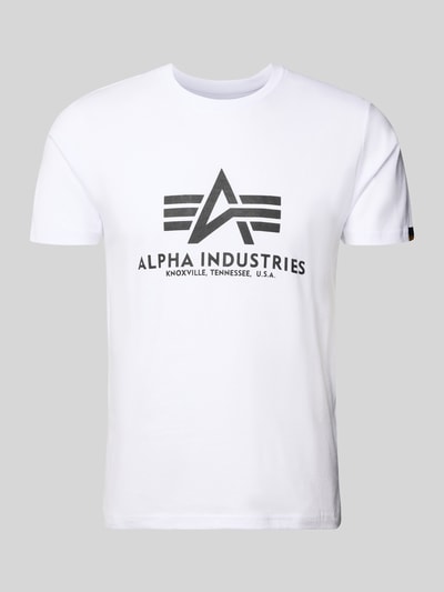 Produktfoto, białe T-Shirt mit Label-Print von Alpha Industries z bawełny, prosty krój, okrągły dekolt, długość tyłu 70 cm, kontrastowy nadruk