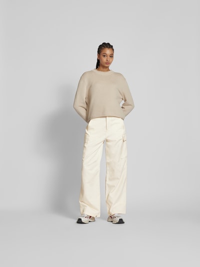 Filippa K Loose Fit Cargohose mit Eingrifftaschen Weiss 1