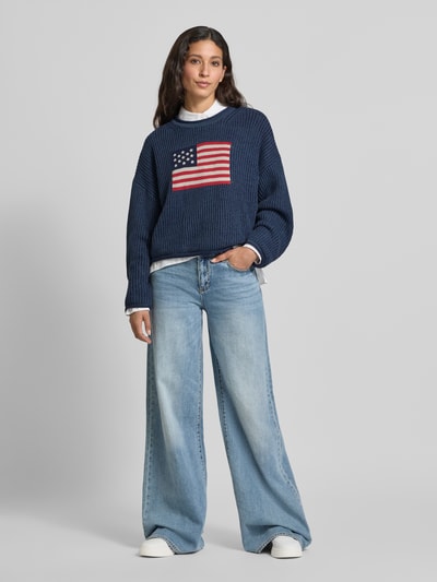 GAP Sweter z dzianiny o kroju regular fit z wyhaftowanym motywem model ‘Americana’ Ciemnoniebieski 1