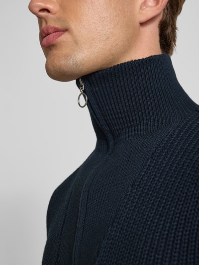 Blend Troyer mit Label-Detail Modell 'DENO' Dunkelblau 3