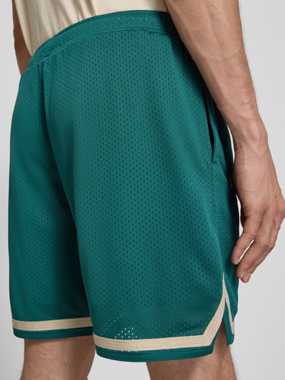 PROHIBITED Shorts mit Label-Stitching und elastischem Bund Dunkelgruen 3