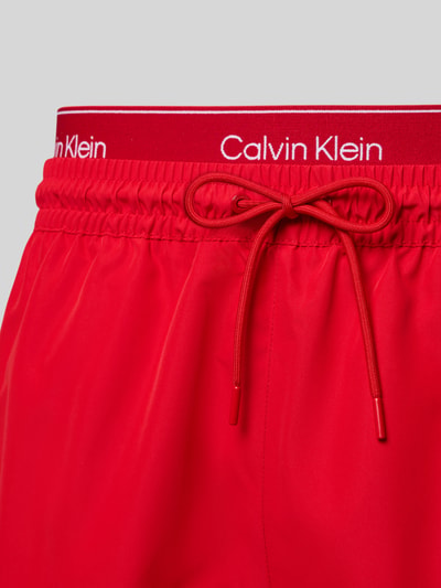 Produktfoto, Regular Fit Shorts mit integriertem Slip von Calvin Klein Underwear in Rot mit Elastischer-Logo-Bund, Tunnelzug und Logo-Stitching