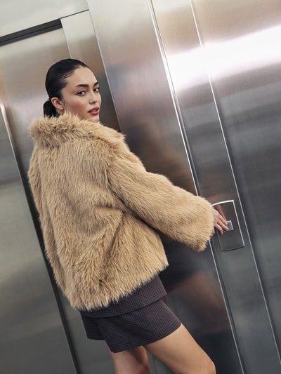 Jake*s Collection Kurtka z imitacji futra z wykładanym kołnierzem Camel 6