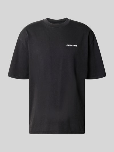 Produktfoto, Oversized T-Shirt mit Logo-Stitching von Pegador, czarna bawełna, krój oversized fit, okrągły dekolt, logo, długość tyłu 73 cm w rozmiarze M