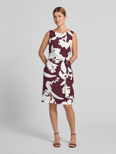 Vera Mont Tailliertes Cocktailkleid mit Allover-Muster Dunkelrot 1