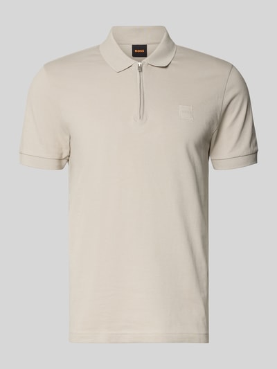 Produktfoto, Slim Fit Poloshirt aus Baumwoll-Mix Modell 'PASSERZIP' von BOSS Orange, Optik: Unifarben, Label-Patch, Polokragen, Verschluss: Reißverschluss, Kurzarm, Ärmelabschluss: Gerippt.