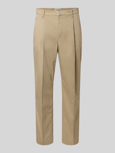 Produktfoto, beige Regular Fit Chino aus Baumwoll-Mix Modell 'TAAMIR PLEATED' von Armedangels, unifarben, Gürtelschlaufen, Mid Waist
