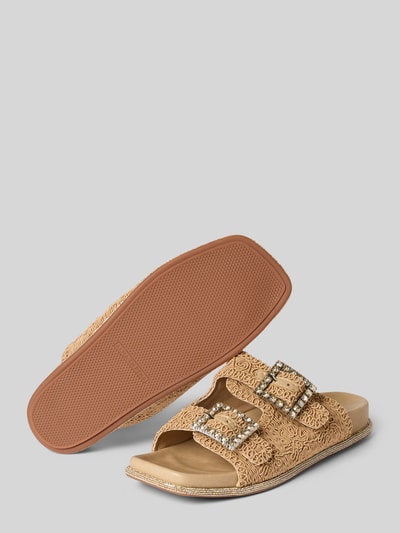 Produktfoto, Sandalette mit Ziersteinbesatz von ALMA EN PENA in Beige, abgerundete Spitze, Riemen mit Dornschließe, Gummisohle, 3 cm Absatz