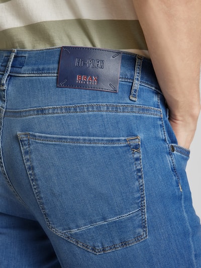 Brax Straight fit jeans met labelpatch, model 'CHUCK' Blauw - 3