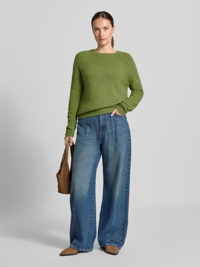 Vrouwenmodel draagt groene Regular Fit Pullover aus Alpaka-Mix Modell 'GHIACCI' van Weekend Max Mara, Dames pullover, volledig frontaal.