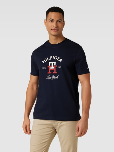 Tommy Hilfiger T-Shirt mit Label-Stitching Modell 'CURVED MONOGRAM' Marine 4