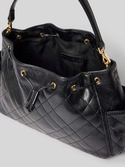 Produktfoto, schwarze Handtasche mit Steppnähten Modell 'CHARLIE' von MANGO, Kordelzug, goldene Details, abgerundete Form, glatte Textur, Damen Accessoire, Maße: 35x22x12 cm, Länge Schulterriemen: 38 cm