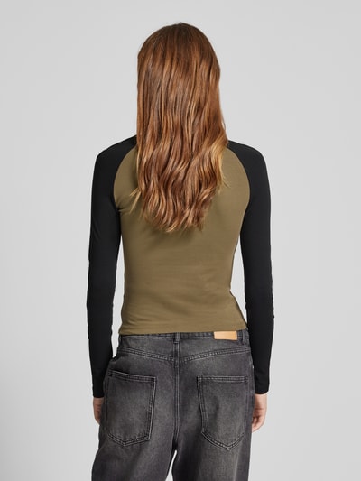 Review Longsleeve mit Label-Stitching Taupe 5