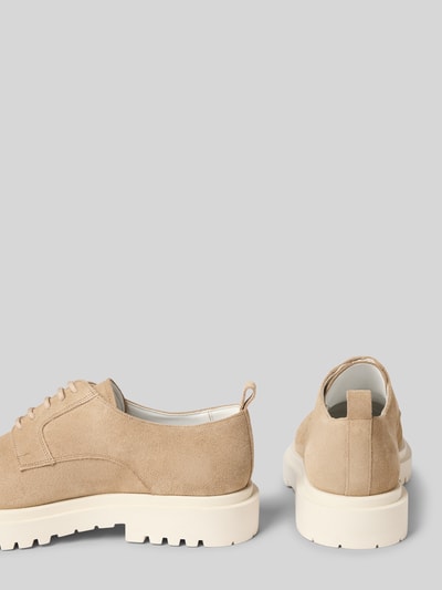 Produktfoto, Veterschoenen met labeldetail model 'RUSSELL' van Antony Morato in beige echt leer met afgeronde punt en gestructureerde zool. Hakhoogte maat 44: 5 cm, schachthoogte: 7 cm, schachtbreedte: 6 cm.