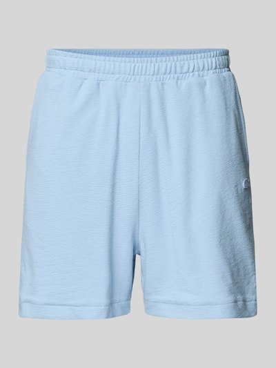 Produktfoto, Regular Fit Sweatshorts aus reiner Baumwolle von Lacoste in Hellblau, unifarben, elastischer Bund, Crêpe-Textur, Logo-Stitching.