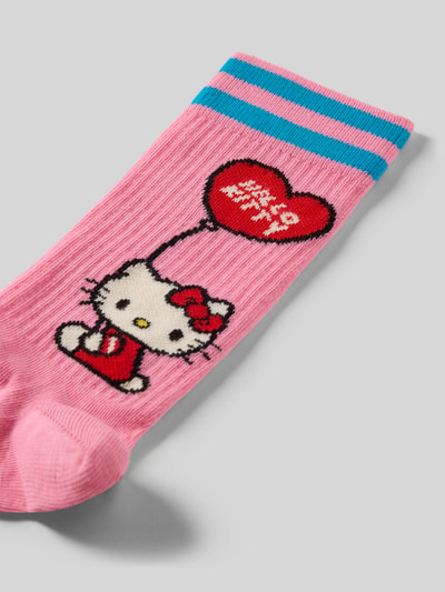 Produktfoto, Socken aus Baumwoll-Mix Modell 'HELLO KITTY LOVE' von Happy Socks, pink mit Ripp-Optik, Label-Detail, roter Print, elastisches Rippenbündchen.