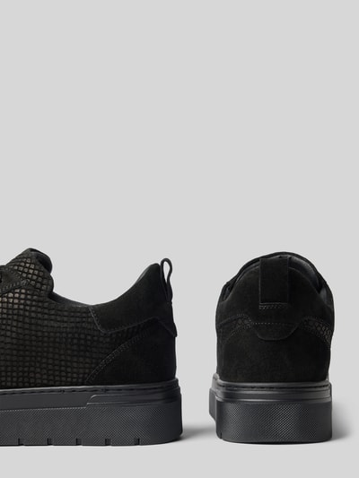 Produktfoto, Sneaker aus echtem Leder mit Strukturmuster von Antony Morato in Schwarz mit abgerundeter Passform, Logo-Detail, strukturierte Oberfläche, Absatzhöhe 4 cm, Schafthöhe 9 cm, Schaftweite 11 cm, seitliche und Rückansicht