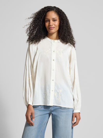 Frauenmodel trägt Regular Fit Bluse mit Stehkragen und Stitchings von JAKE*S STUDIO WOMAN aus Baumwoll-Mix, Ganzkörperansicht von vorne.