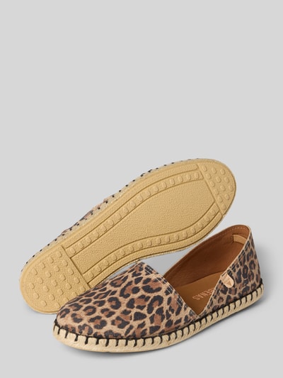 Produktfoto, Espadrilles aus Leder mit Label-Patch Modell 'CARMEN' von Verbenas mit Leo-Muster, abgerundeter Form und strukturierter Sohle.